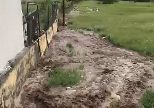 Ardahan da sağanakta dereler taştı. Selde bazı evler ile tarım arazilerini su bastı