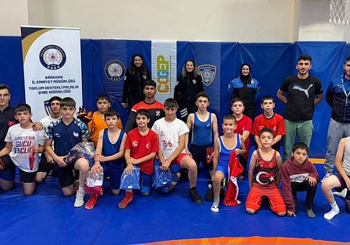 Ardahan da Serhat’ın Çocukları Gülsün Diye Projesi Minik Yüzlere Tebessüm Oldu