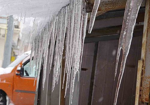 Ardahan da Sibirya soğukları nedeniyle şehir buz kesti.