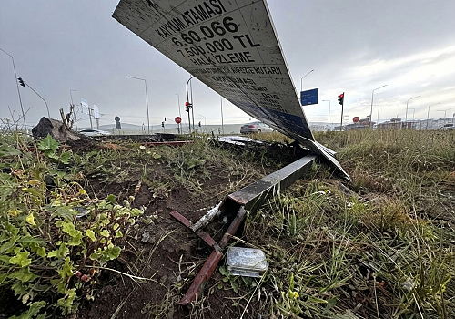 Ardahan'da Şiddetli Sağanak ve Dolu Yaşamı Felç Etti