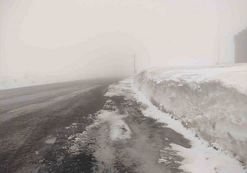 Ardahan'da Sis ve Kar Esareti: Sahara Geçidi’nde Ulaşım Durma Noktasında