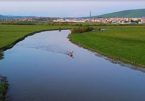 Ardahan’da Soylu kardeşler Kura Nehri’nde kano kullanmanın heyecanını yaşadı