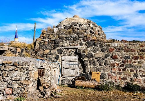 Ardahan da Tahıl ambarı olarak kullanılan tarihi hamam restore edilmeyi bekliyor