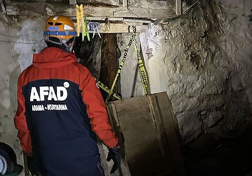 Ardahan'da tek katlı toprak evin çökmesi sonucu 1 kişi yaralandı