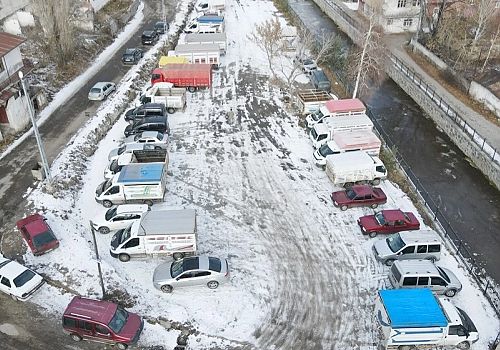 Ardahan’da Trafiğe Nefes Aldıran Yeni Adım: Açık Otopark Hizmete Açıldı