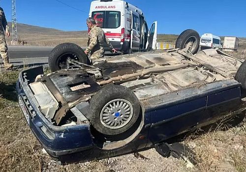 Ardahan’da Trafik Kazası: Otomobil Devrildi, 4 Kişi Yaralandı