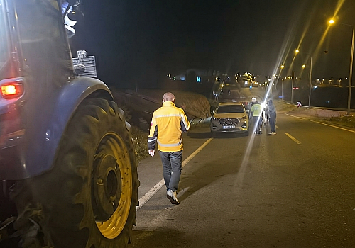 Ardahan'da Trafik Kazası: Traktör ile Kamyonet Çarpıştı, 1 Yaralı