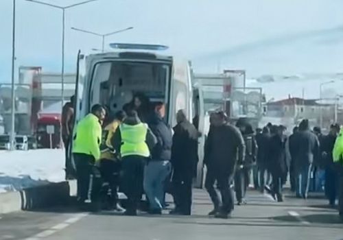 Ardahan’da Trafik Kazası: Yaya Olarak Karşıya Geçmek İsterken Yaralandı