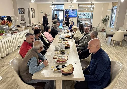 Ardahan'da, Türk Mutfağı Haftası dolayısıyla huzurevi sakinleri için kahvaltı sofrası kuruldu