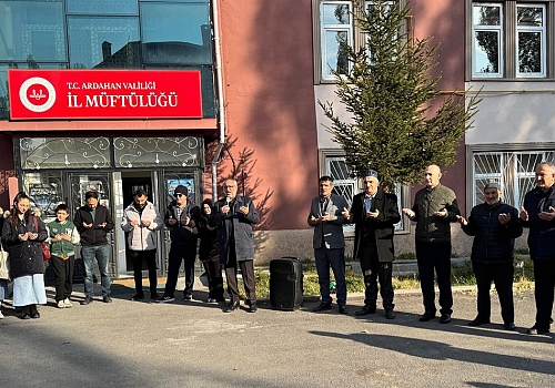 Ardahan’da Umreciler Kutsal Topraklara Dualarla Uğurlandı