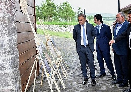 Ardahan'da Urumçi'den Kudüs'e konulu fotoğraf sergisi ziyaretçilerle buluştu