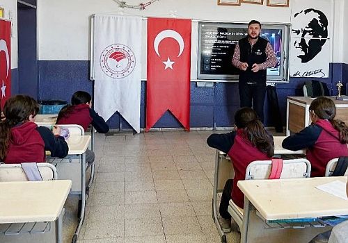 Ardahan da veteriner hekimlik mesleği öğrencilere tanıtıldı.