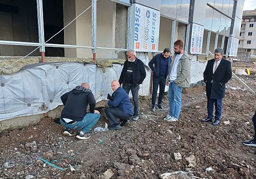 Ardahan'da yapımı devam eden Kültür Merkezi inşaatına bakanlıktan inceleme