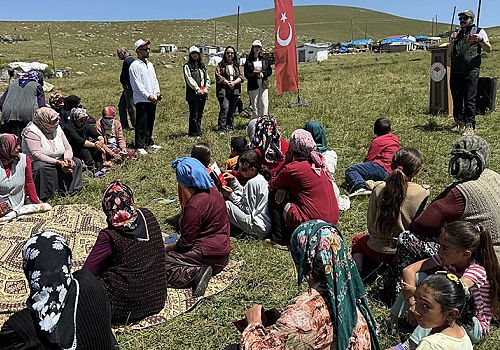 Ardahan da Yaylalar da özellikle kadınlara doğru hayvan yetiştiriciliği eğitimleri veriyor