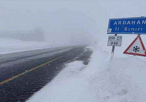 Ardahan’da Yoğun Kar ve Tipi: Tır Trafiğine Kısıtlama