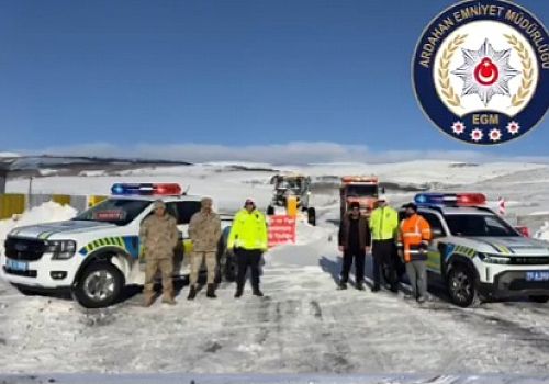 Ardahan’da Yoğun Kar Yağışı: Ulaşım Güvenliği İçin Ekipler Teyakkuzda