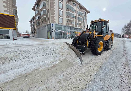 Ardahan’da Yoğun Karla Mücadele: Belediye Ekipleri 7/24 Sahada