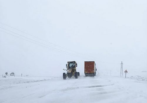 Ardahan'da yüksek kesimlere kar yağdı