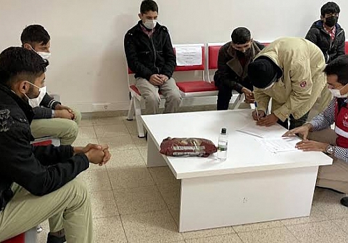 Ardahan'da yurda yasa dışı yollarla giren 20 düzensiz göçmen yakalandı.