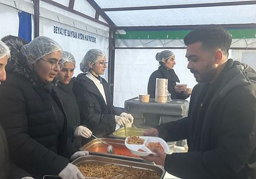 Ardahan'daki Şehit Türkmen Tekin Mesleki ve Teknik Anadolu Lisesince iftar programı düzenlendi.