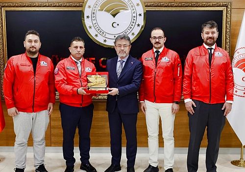 Ardahan’dan TEKNOFEST Zaferi! Bakan Yumaklı Birincilik Ekibini Ağırladı