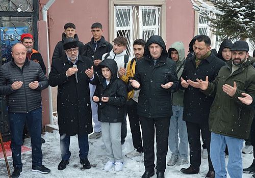 Ardahan’dan Umre Yolcularına Dualarla Uğurlama