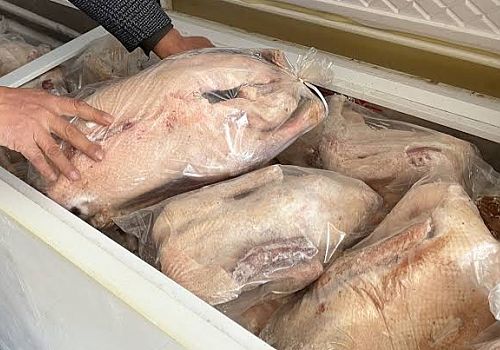 Ardahan denilince ilk akla gelen yerel tatlardan bir olan kaz etleri satışa çıktı.