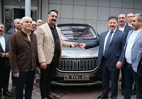 Ardahan Esnaf ve Sanatkârlar Odasına Hibe Araç Teslim Edildi