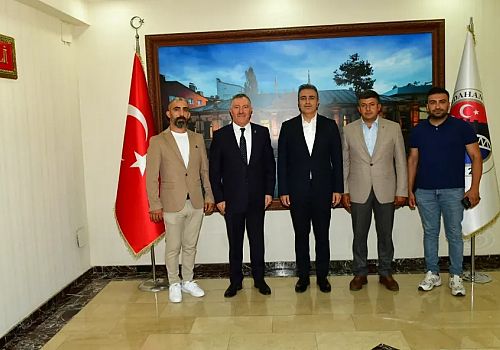 Ardahan Esnaf ve Sanatkarlar Odaları Birliği yeni yönetiminden Vali Hayrettin Çiçek’e ziyaret