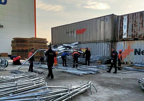 Ardahan Haberi: Ardahan AFAD Müdürlüğünden Düzce ye 81 adet hayvan çadırı sevk edildi.