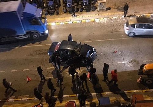 Ardahan Haberi: Ardahan da bir otomobile çarpıp duran F.M.B, araçlarında hasar oluşan sürücülerce dövüldü.