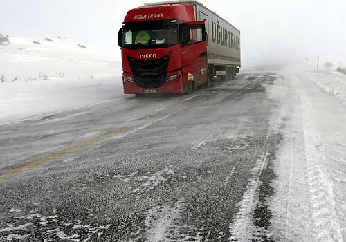 Ardahan Haberi: Ardahan'da etkili olan tipi ve buzlanma ulaşımı aksattı