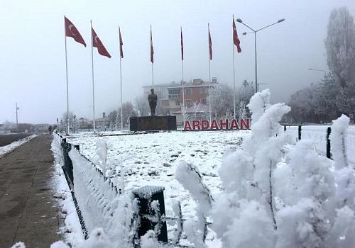 Ardahan Haberi: Ardahan da sıcaklık sıfırın altında 14,8 dereceye kadar düştü.