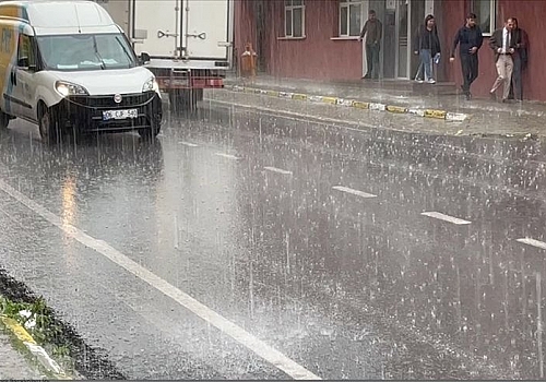 Ardahan Haberi: Ardahan'da şiddetli rüzgar ve sağanak etkili oldu