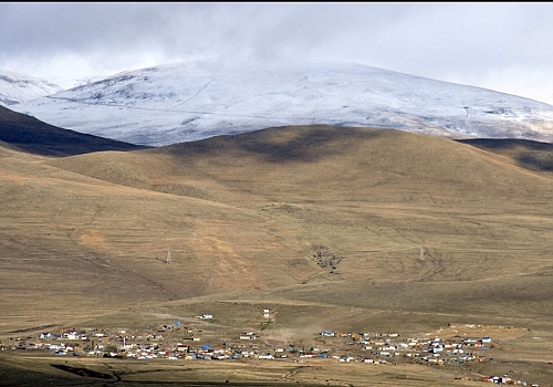 Ardahan Haberi: Ardahan'ın yüksek kesimleri kar yağışı yüzünden beyaz örtüyle kaplandı.