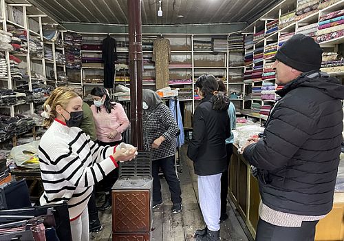 Ardahan Haberi: Ardahanlı esnaf miras kalan mağazadaki ürünleri depremzedelere bağışladı