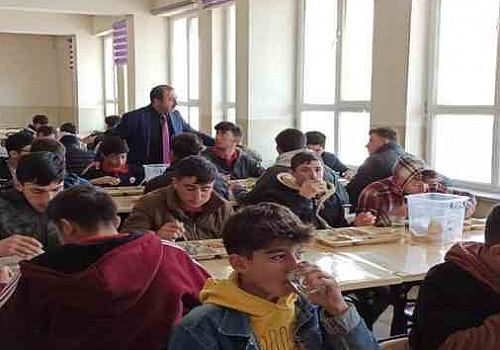 Ardahan Haberi: Çıldır'da öğrenim gören öğrencilere ücretisiz yemek hizmeti verilecek