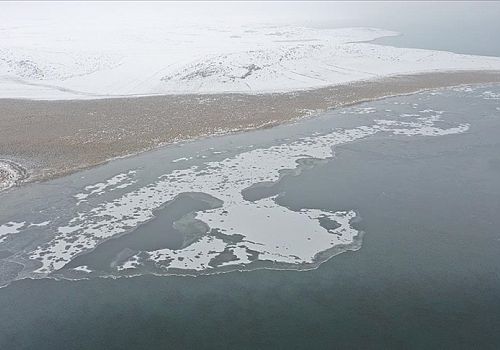Ardahan Haberi: Çıldır Gölü soğuk hava nedeniyle donmaya başladı
