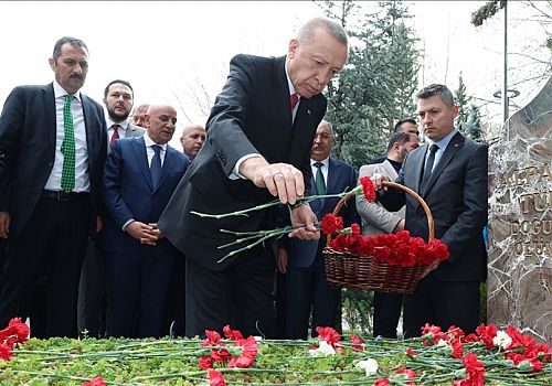 Ardahan Haberi: Cumhurbaşkanı Erdoğan Alparslan Türkeş'in Beştepe'deki anıt mezarını ziyaret etti