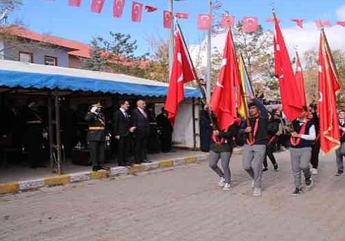 Ardahan Haberi: Cumhuriyet Bayramı Çıldır'da yapılan çeşitli etkinliklerle kutlandı.