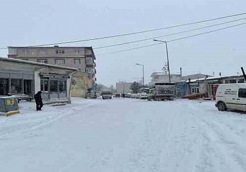 Ardahan Haberi: Günlerdir beklenen kar yağışı Ardahan'da etkisini göstermeye başladı
