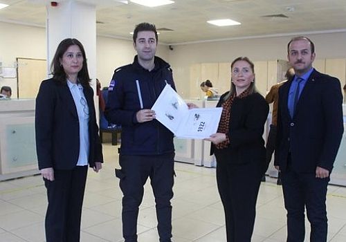 Ardahan Haberi: PTT'nin kuruluş yıldönümü nedeniyle Ardahan da müşteriye hediye