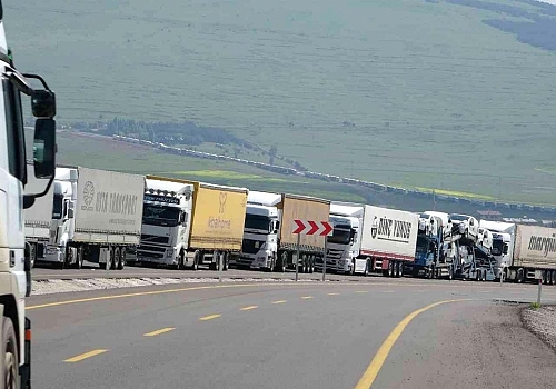 Ardahan Haberi: Vali Öner'den Çıldır-Aktaş Gümrük Kapısı'ndaki tır kuyruğuna ilişkin açıklama 