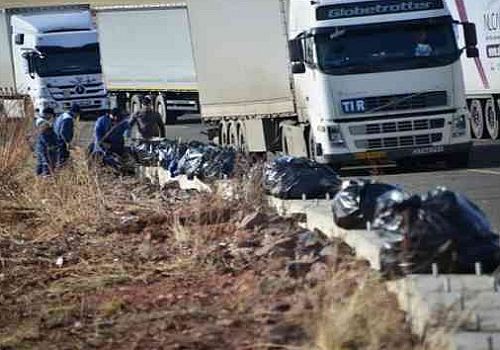 Ardahan Haberi: Valinin talimatıyla Aktaş ta yapılan çalışma çerçevesinde 7 kamyon çöp toplandı.