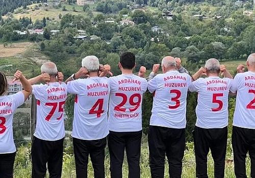 Ardahan Huzurevi ile Artvin ‘in Şavşat Huzurevi arasında yapılan müsabakananın galibi Ardahan oldu