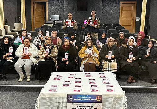 Ardahan İl Jandarma Komutanlığı KADES Bilgilendirmelerine Devam Ediyor