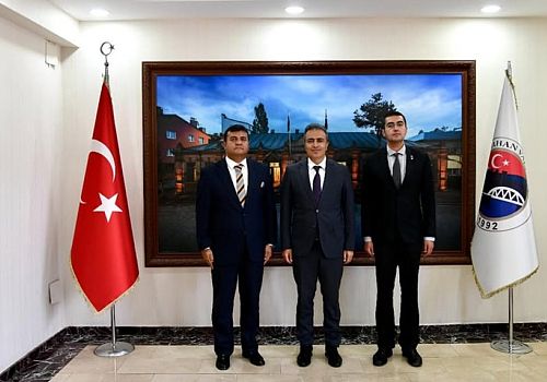Ardahan'ın İklimi Konuşuldu: Vali Çiçek, Meteoroloji Müdürleriyle Bir Araya Geldi