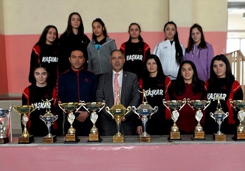 Ardahan'ın kız voleybol takımı bölge yarışmalarına katılacak