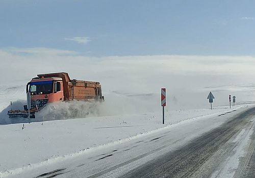 Ardahan’ın Yüksek Kesimlerinde Kar ve Tipi Ulaşımı Aksattı