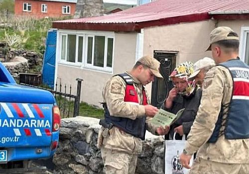 Ardahan Jandarması, “Kapı Kapı Jandarma” projesiyle vatandaşla doğrudan temasını sürdürüyor